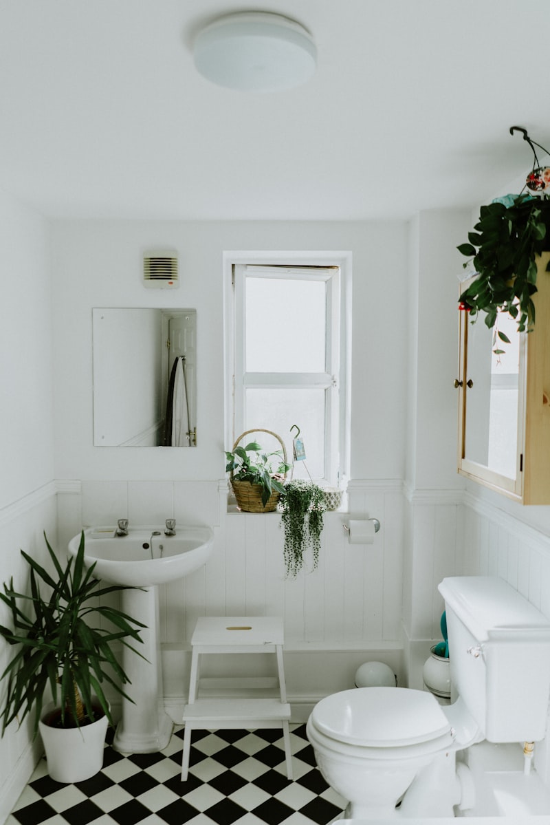 Baño en verde salvia y tonos botánicos: la paleta serena de moda