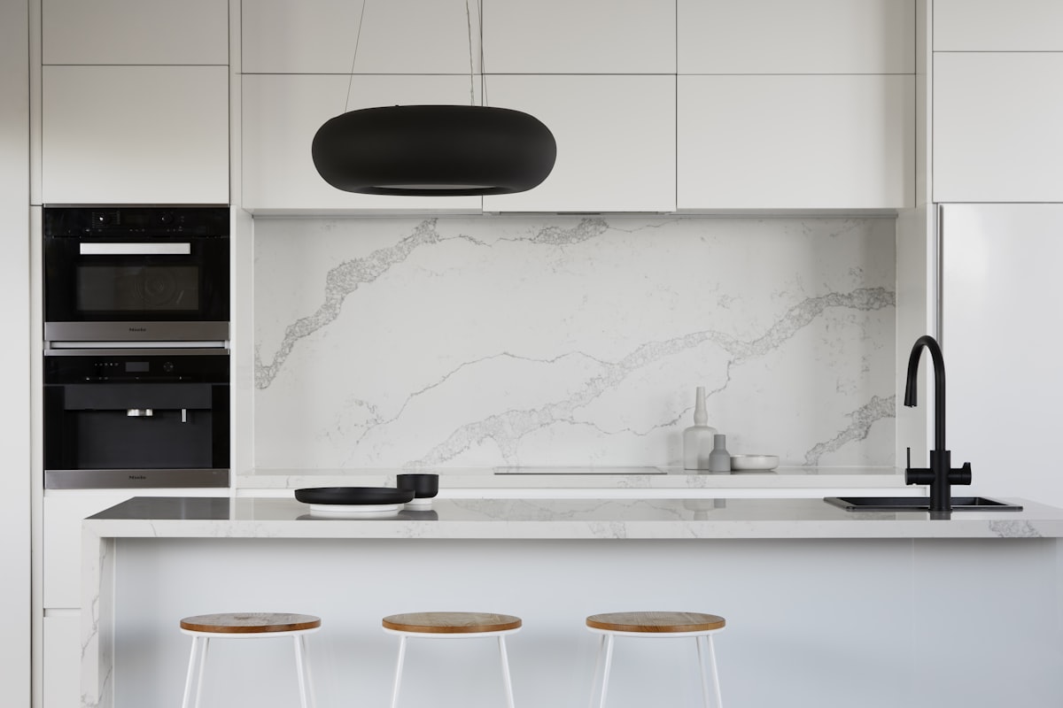 Duchas modernas en hoteles: por qué los hoteleros están reformando