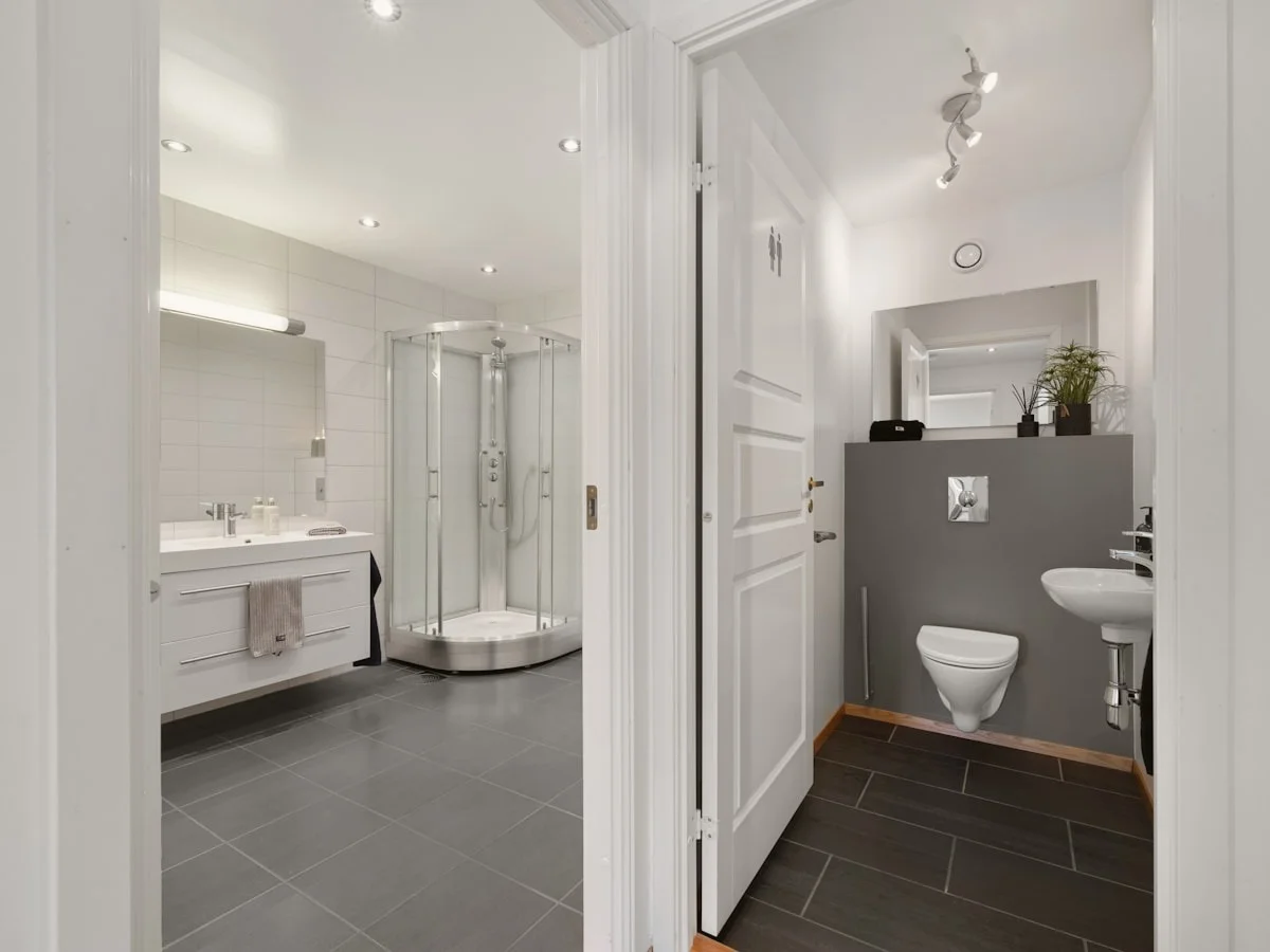 Blanco y Madera Natural - vista alternativa